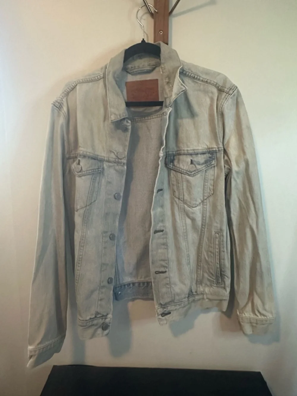 Levi's Light Blue Men's Denim Jacket - Washed Chambray Shirt Jacket - Picture 4 of 5